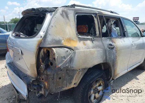 2010 Toyota Highlander Base V6 z USA, uszkodzony, nr VIN 5TDZK3EH9AS004306